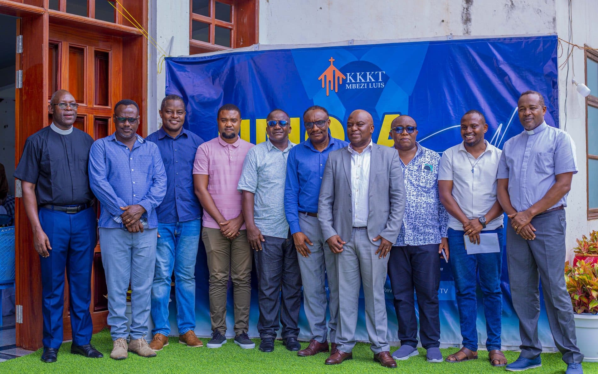 Umoja wa Wanaume, the men's fellowship